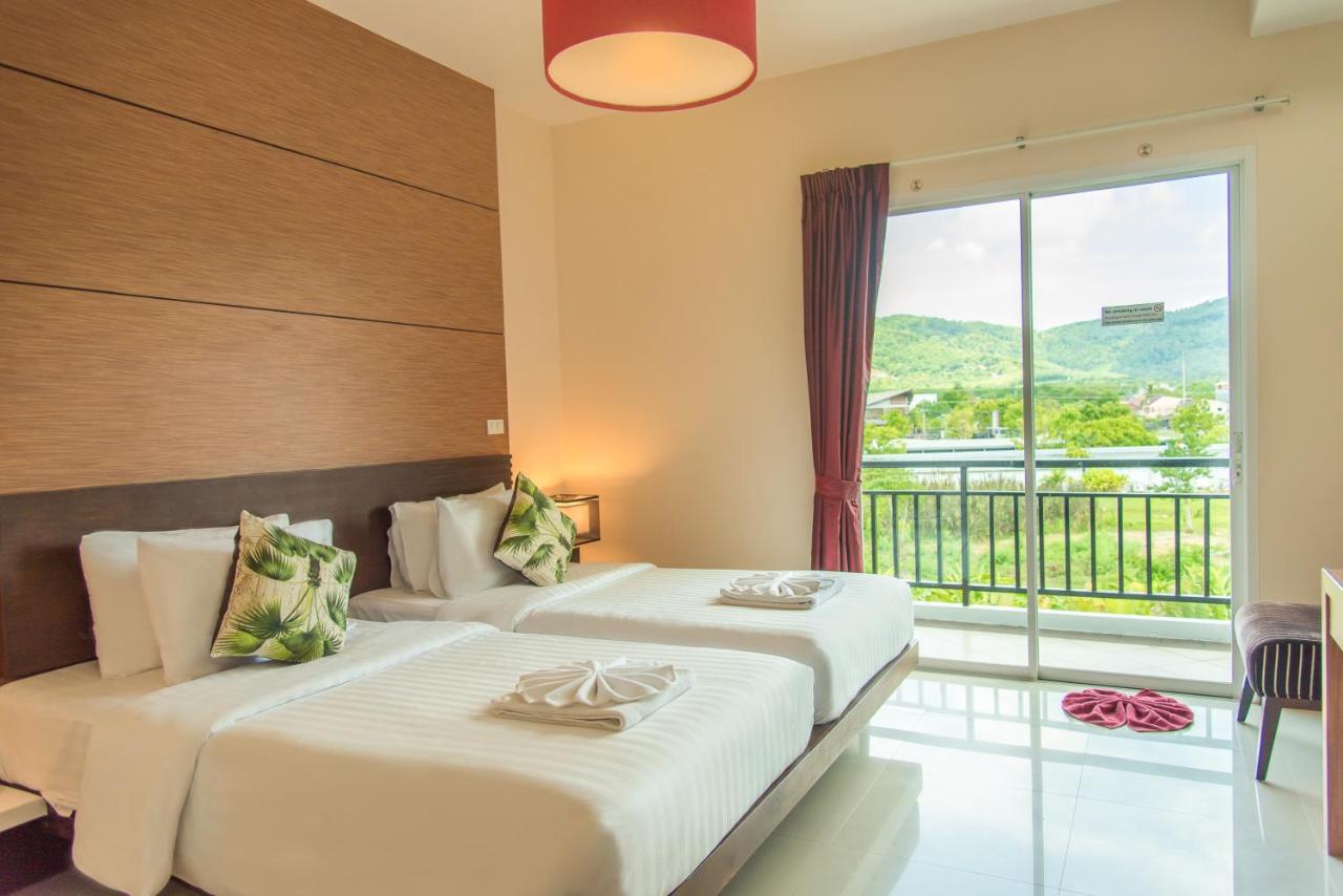 Jula Place Hotel Csalong Kültér fotó