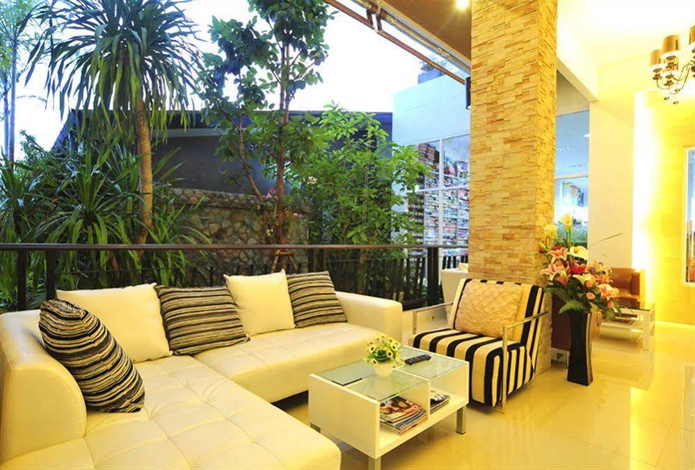 Jula Place Hotel Csalong Kültér fotó